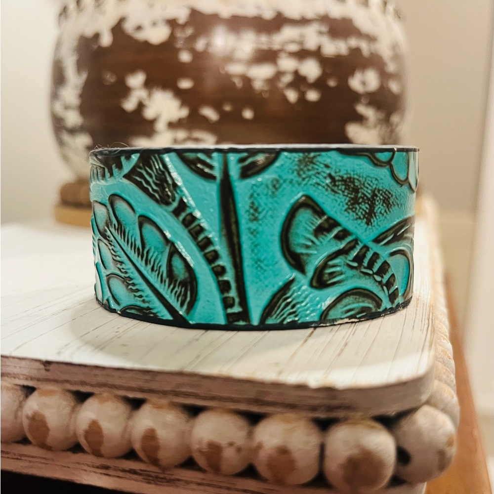 Elegant Turquoise Embossed Bracelet